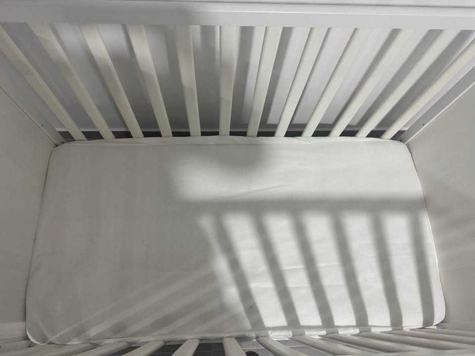 Berço IKEA Sundvik + colchão + extras