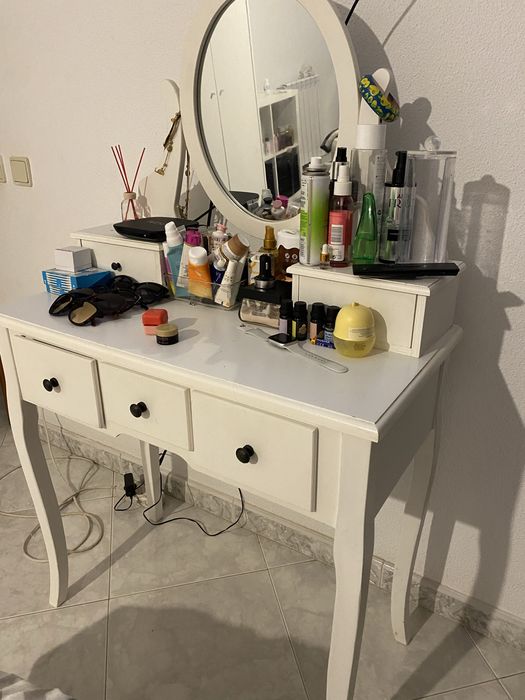 Toucador branco com banco