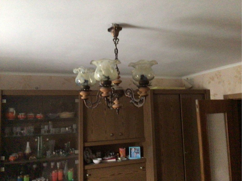 Продам люстру в гарному станi