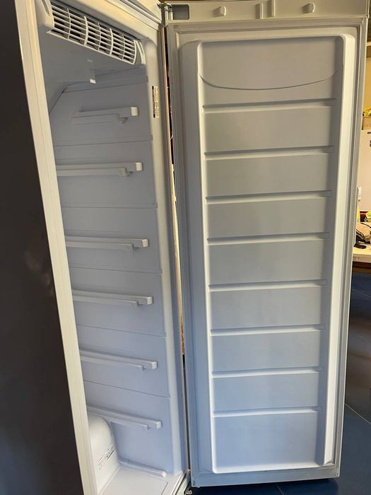 Морозильна камера Indesit