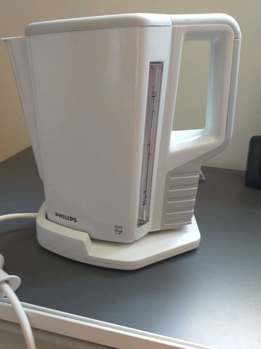 Eletrodomésticos em bom estado- Batedeira, Chaleira e Ferro de engomar