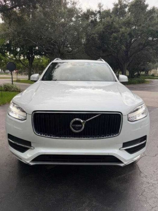 2018 Volvo XC90 T6 Momentum