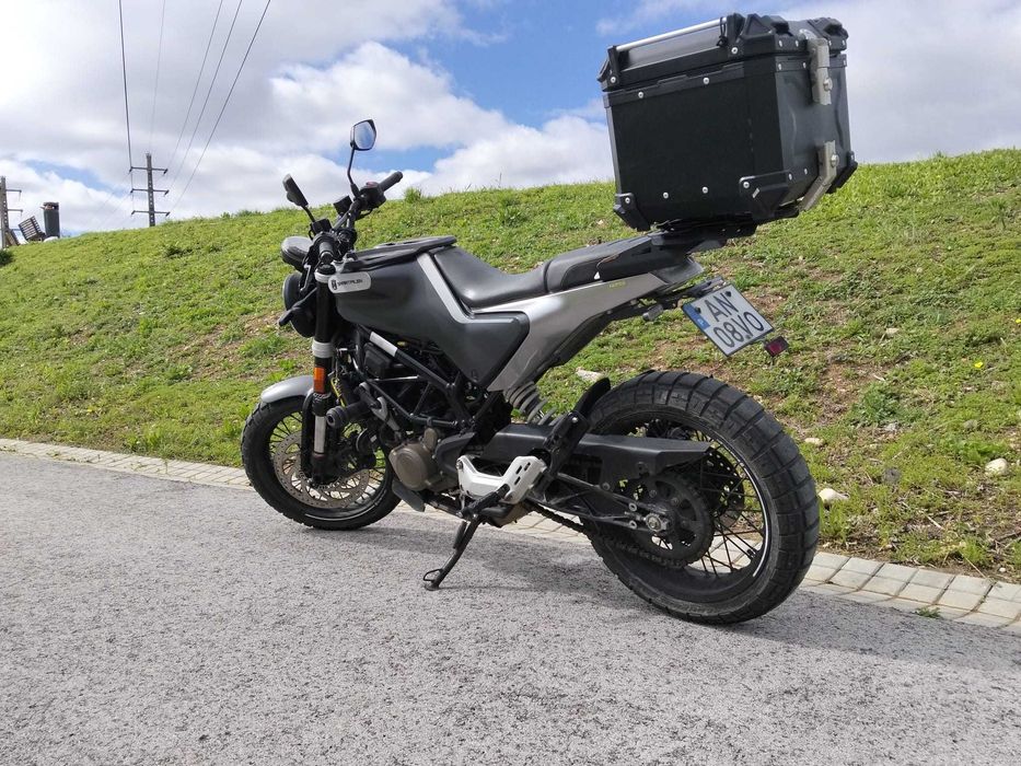 Husqvarna Svartpilen 125 – 2022 – Varios extras incluidos.