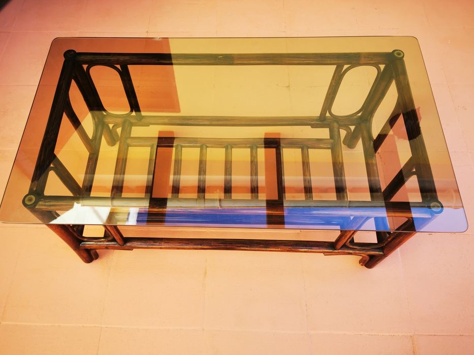 Vendo mesa de sala de estar em bambu