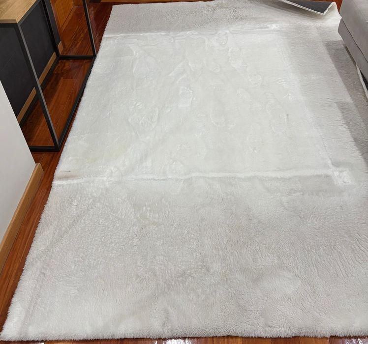 Carpete branca pêlo