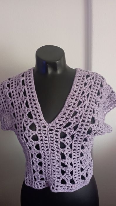 Top , soutien e boinas, feito a mão, em crochet , linha algodão.