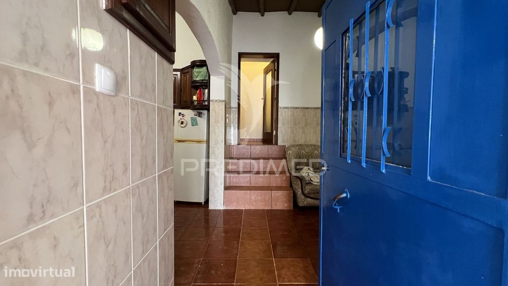 Moradia T1 com Espaço Comercial Remodelado em Albernoa