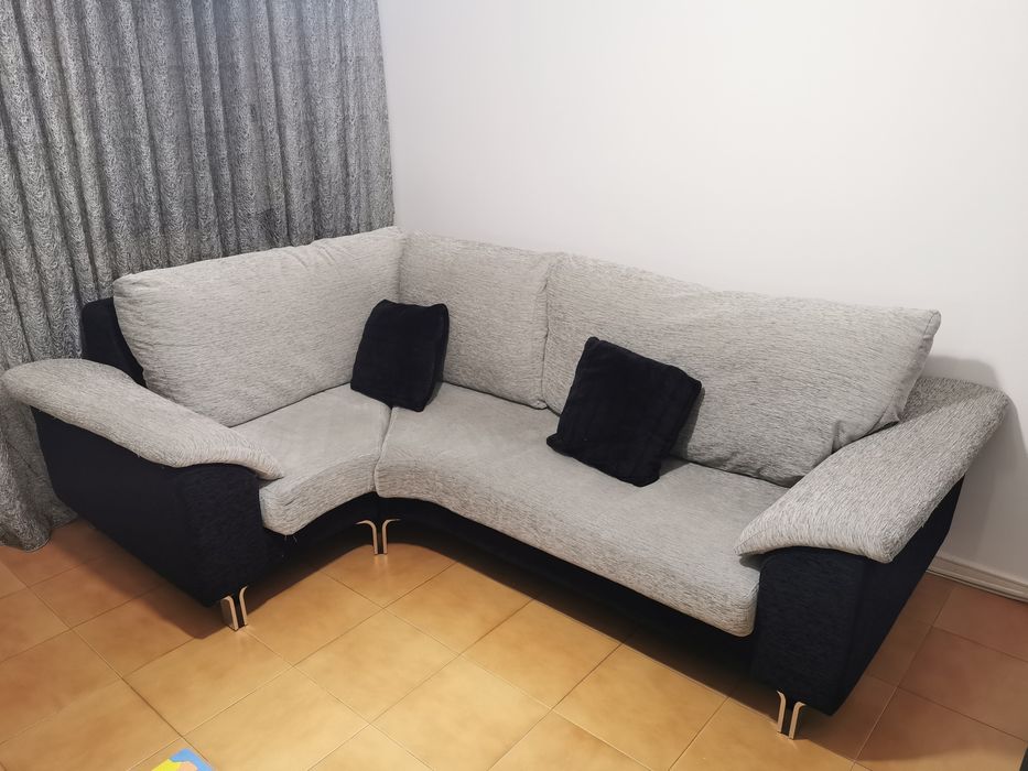 Sofá (canto) em tecido cinza e preto