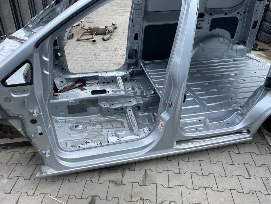 CADDY V 2K7 nowy model próg lewy