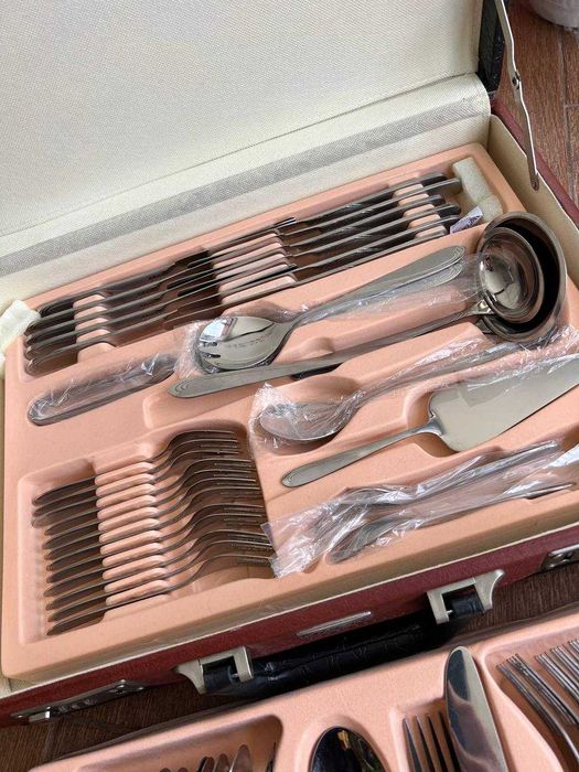 Великий набір столових приборів