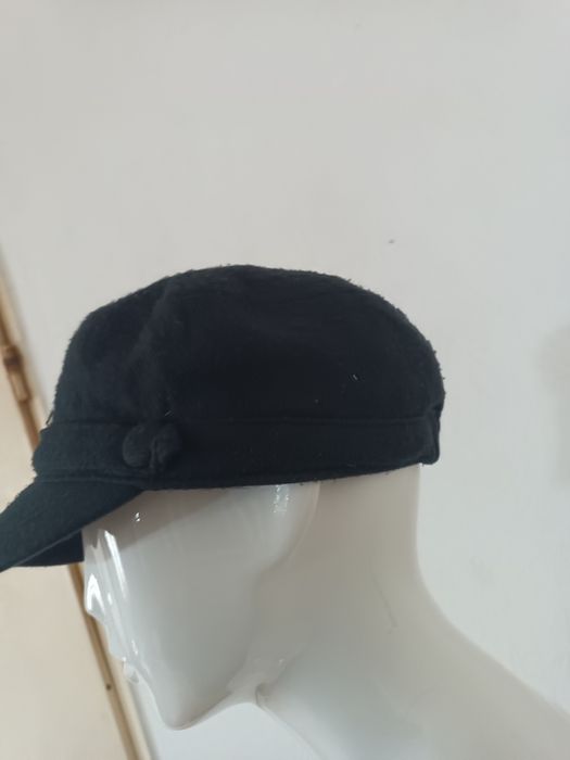 Czarna czapka z daszkiem typu Bosmanka / Szapka – ciepła, podszewka