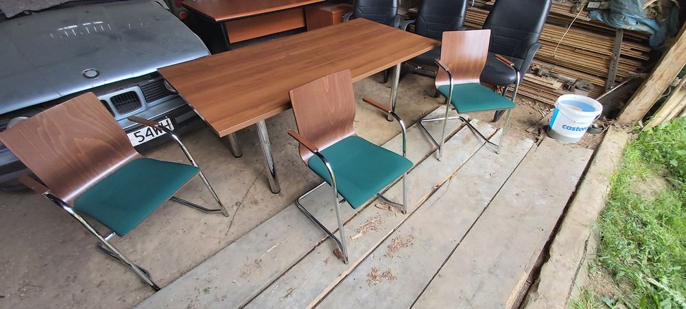 Stół konferencyjny wraz z 12 krzeslami