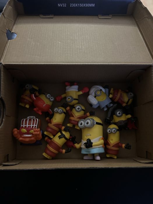 Caixa de minions para brincar ou colecão