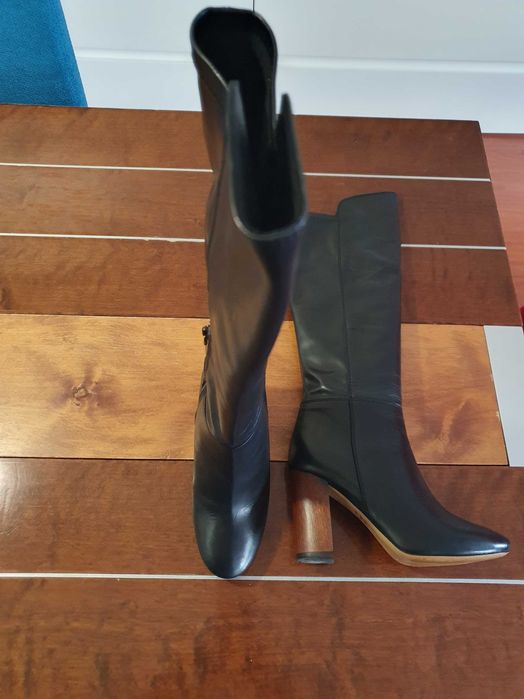 Botas altas de senhora em pele como novas