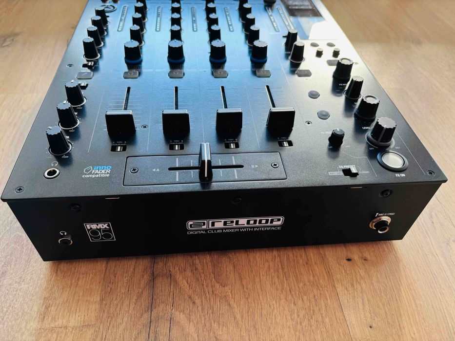 Mesa de Mistura Reloop RMX-95 Digital NOVA