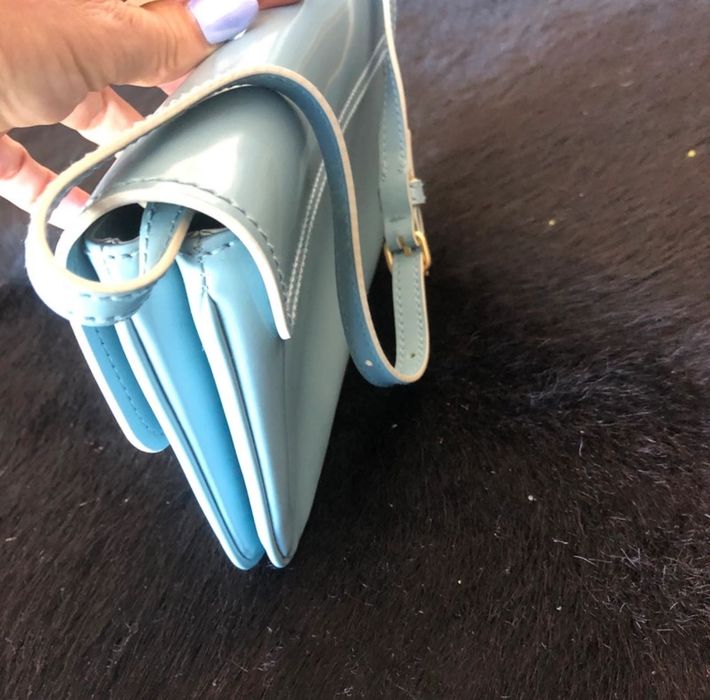 Carteira de ombro  / clutch couro envernizado Bimba y Lola