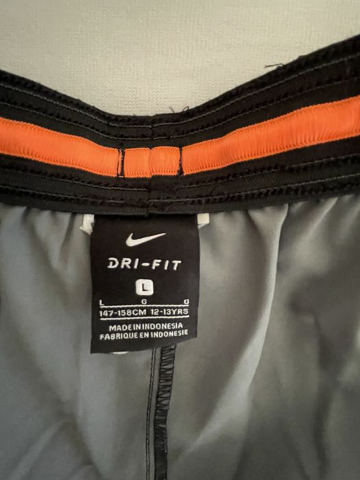 Calções Nike CR7 tamanho 12-13 anos