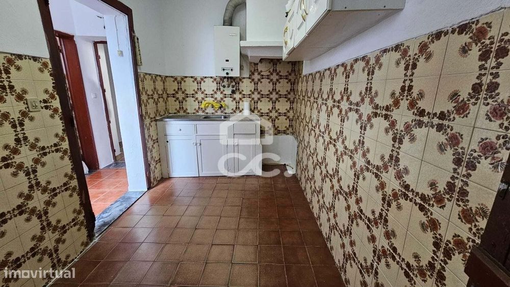 Casa térrea com terraço e aproveitamento de sótão.