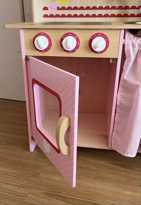 Cozinha de madeira rosa