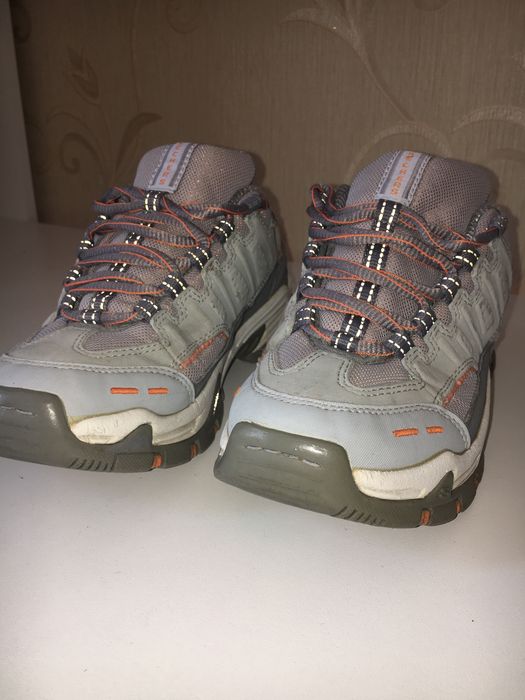Кросівки Skechers .