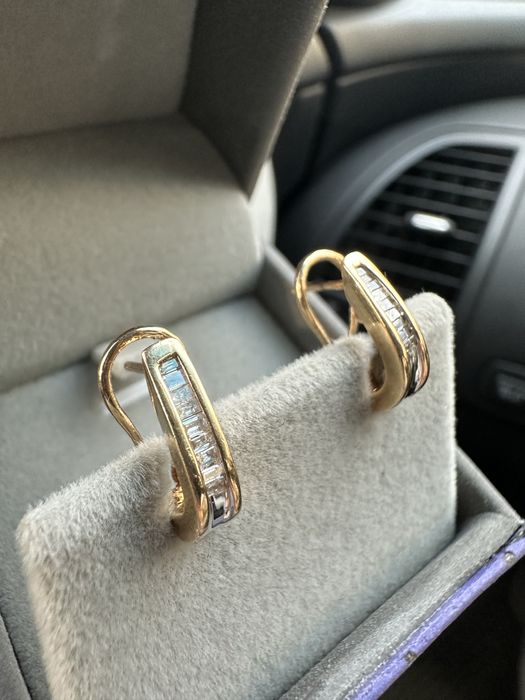 Золгтые серьги с бриллиантами