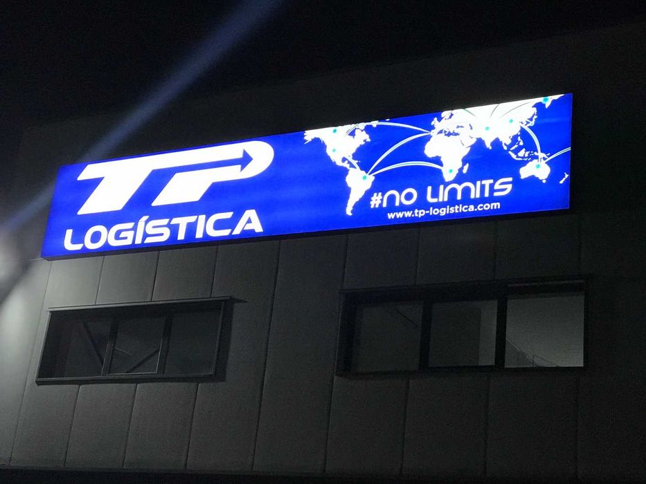 Reclamos, fachada, monobloco, bandeira e verticais (toten)