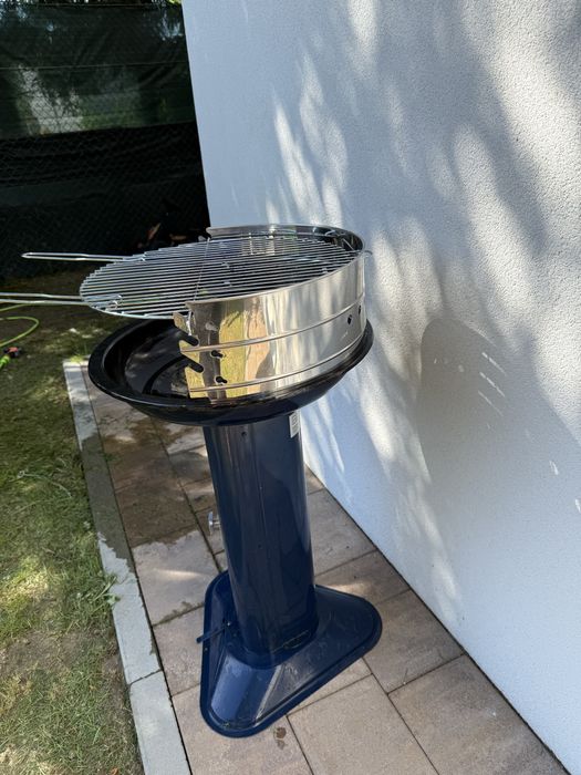 Grill kolumnowy granatowy