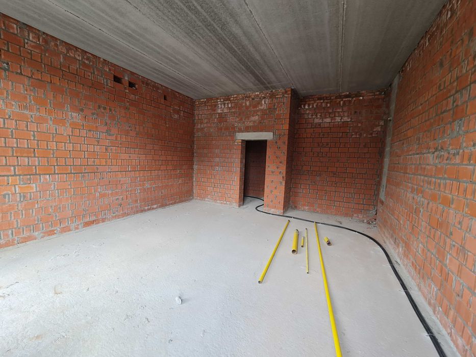 Приміщення 48 кв.м. з газом, повноцінний перший поверх
