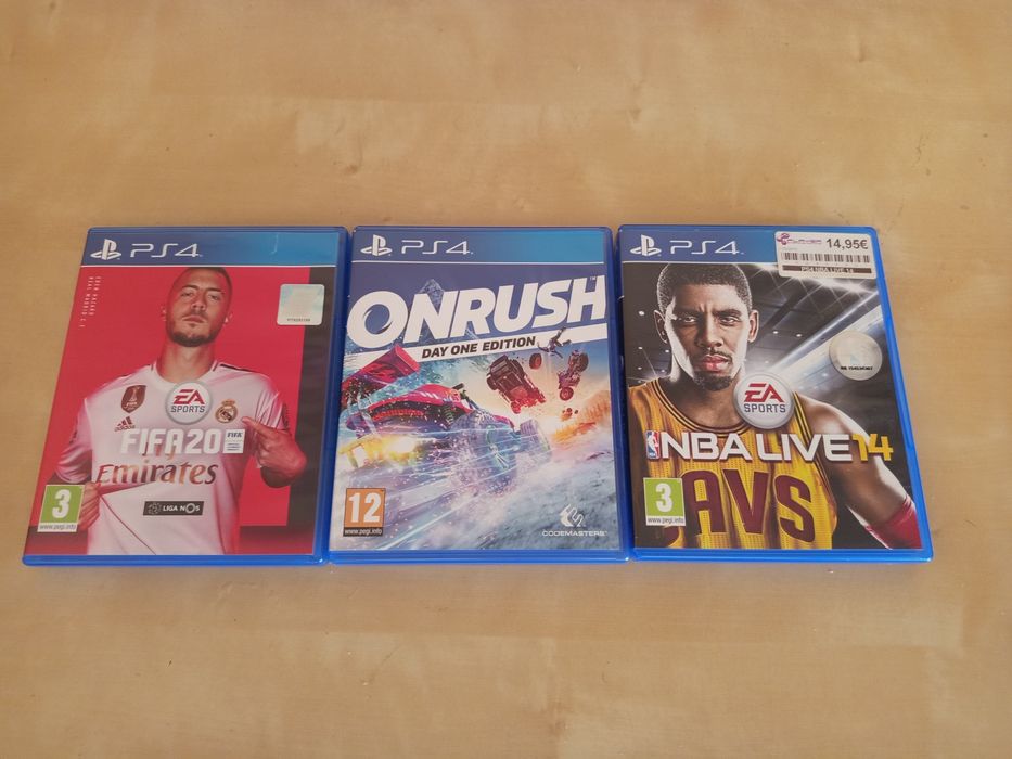 Playstation 4 Slim Com 2 Comandos Originais Sony e 3 Jogos