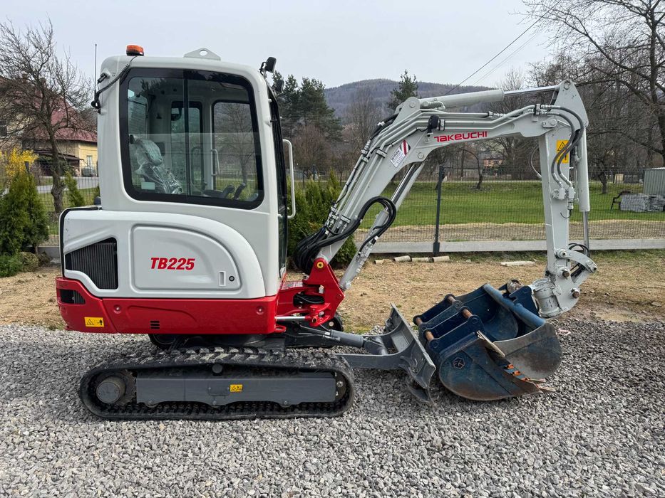 Sprzedam minikoparkę Takeuchi TB225. CESJA 88500 zł
