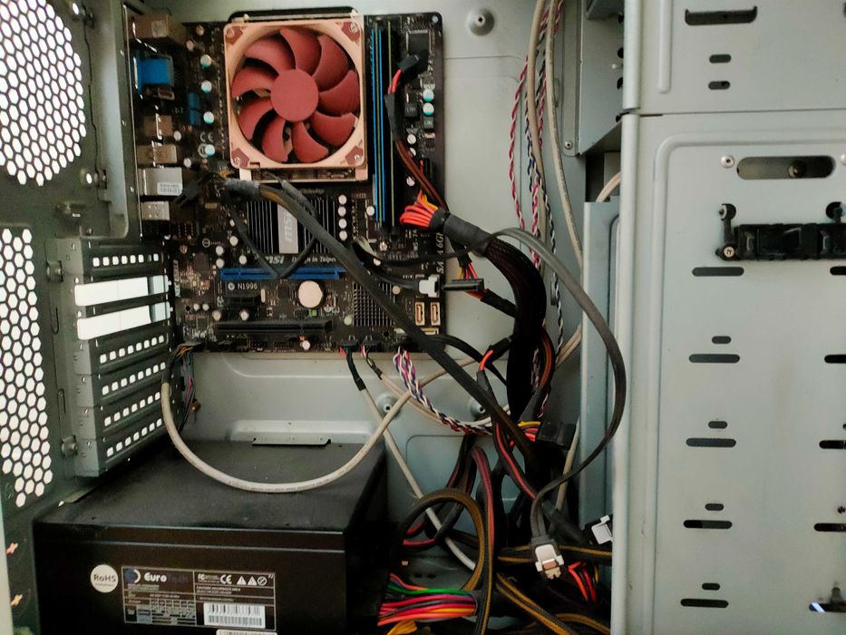 Caixa + MSi 880GMS-E35 + AMD Phenom II X6 1055T 1 2.8GHz 9MB