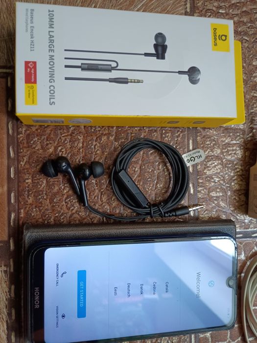 Honor 8s 2/32 + Baseus гарнітура