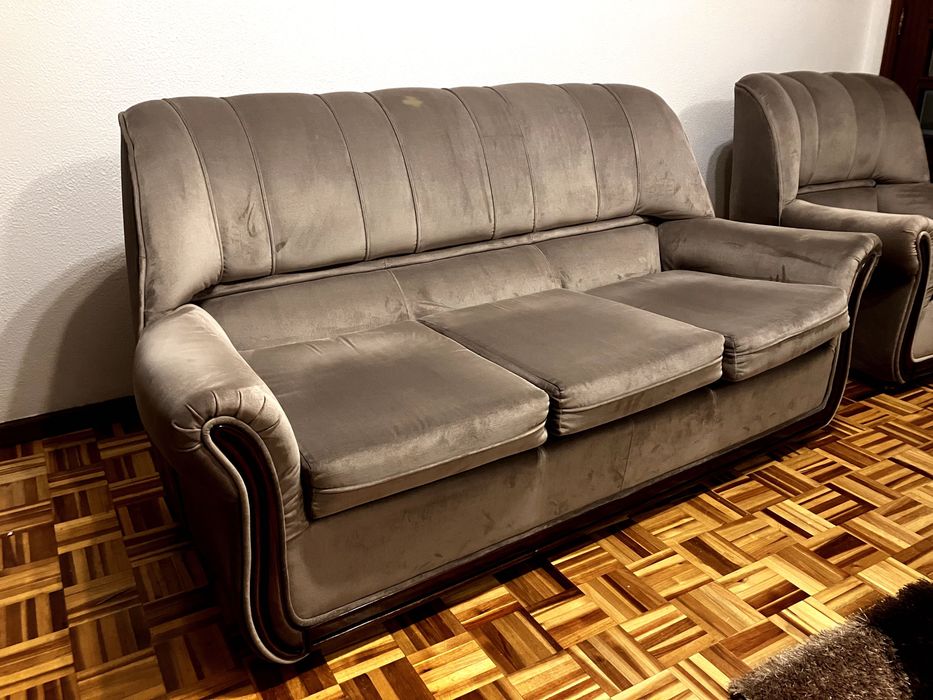 Sofá de 3 lugares + poltrona — Estofados há 2 anos, como novos