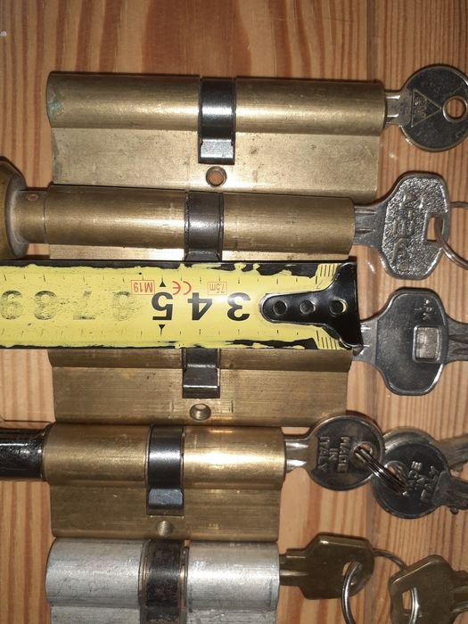 Сердцевина замка личинка