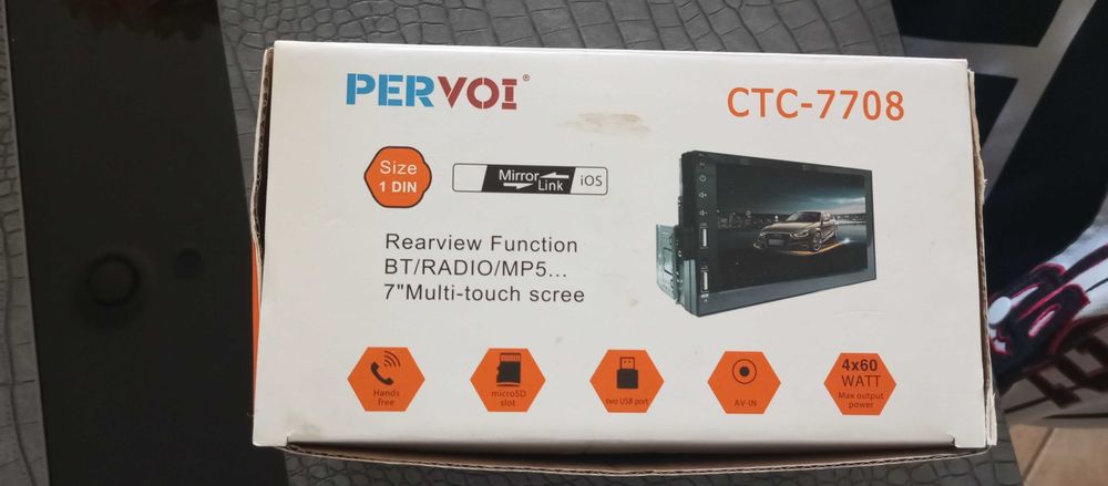 Vendo rádio Pantalha táctil  Nunca usado NOVO