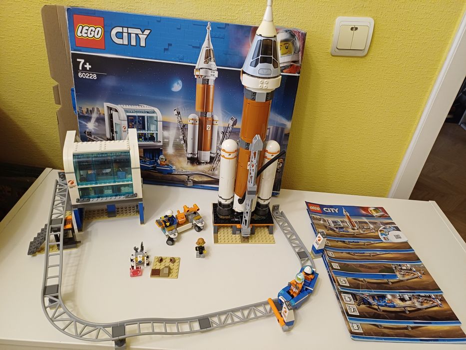 LEGO City 60228 космічний центр запуску ракети
