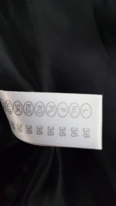 Kurtka -płaszczyk rozm 36 firmy C&A (50% wełny)