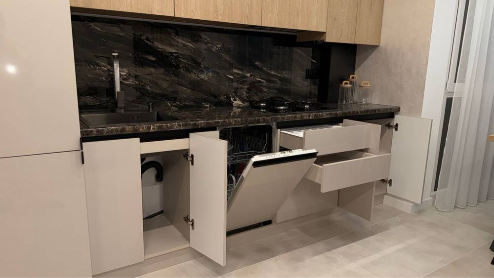 Продаж центр вул Білогірська єр іо меблі та техніка