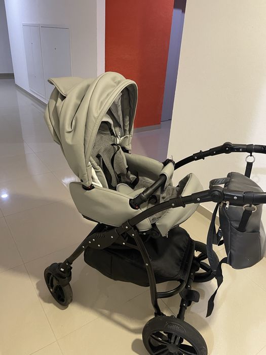 Срочно продам коляска 2в1
