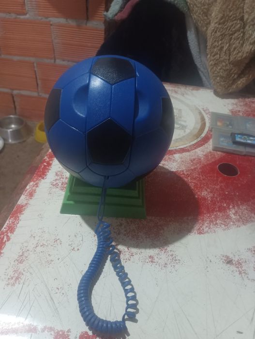 Telefone em bola de futebol raro