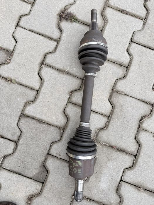 Sprzedam lewą półoś do Focusa mk 3