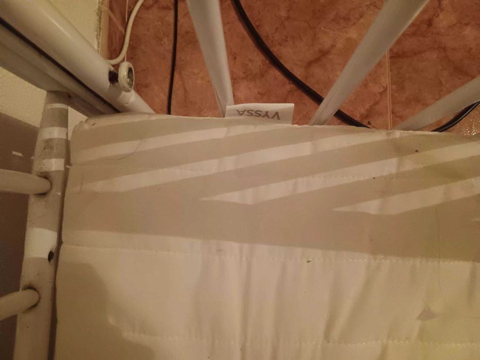 Cama de grades com rodas + colchao IKea