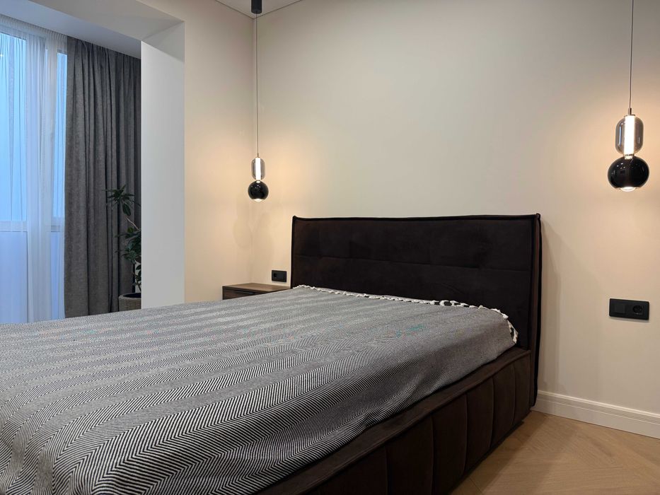 Величезна квартира з дизайнерським ремонтом в самому Центрі.  Газ