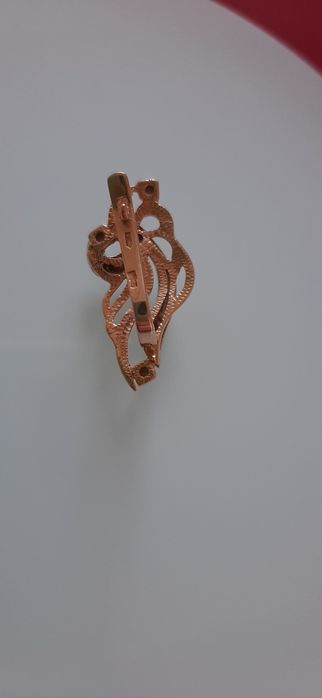 Золота сережка .