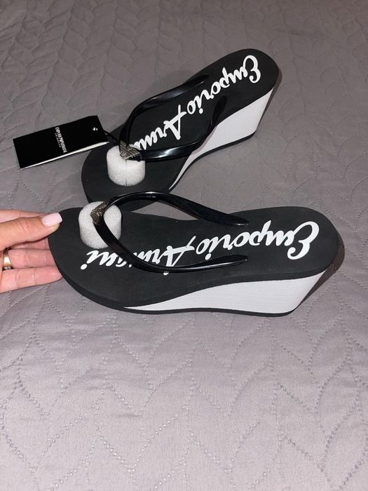 Вʼєтнамки emporio armani
Розмір 36