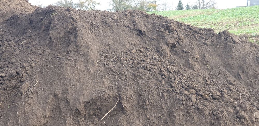 Czarna ziemia pod trawnik i do ogrodu