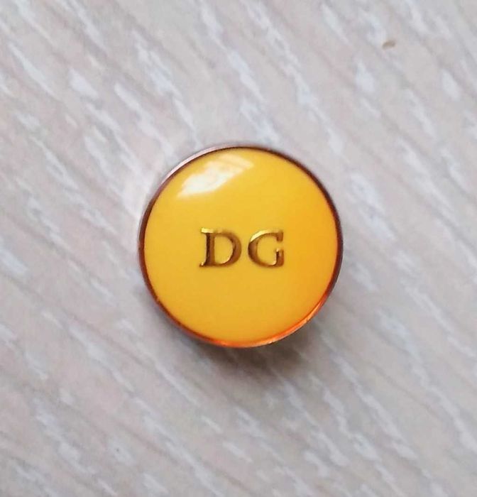 Семь пуговиц Dolce & Gabbana / Дольче Габбана желтые, металл + стекло