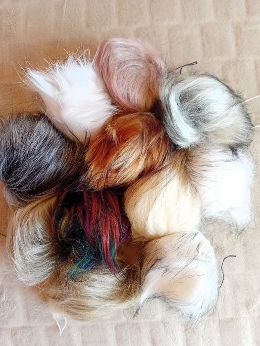 Pompon futrzany 9 cm 11 sztuk Do czapki