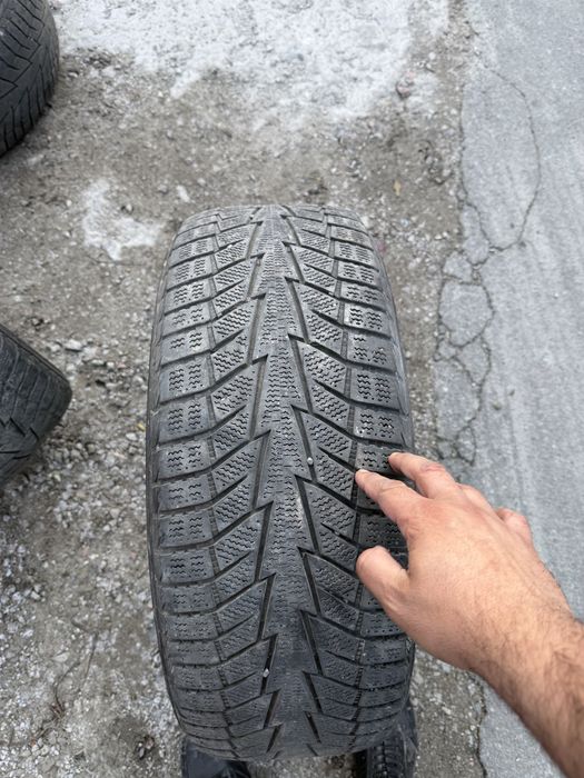 Шины зимние 215/55R17