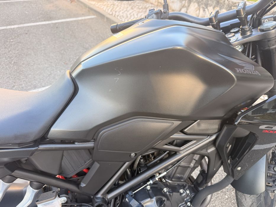 Honda CB300R  mate cafe